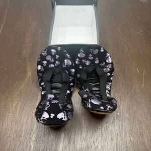 Yosi Samra Samara Foldable Ballet Flat Black & Metallic Purple Skulls EUC Size 4